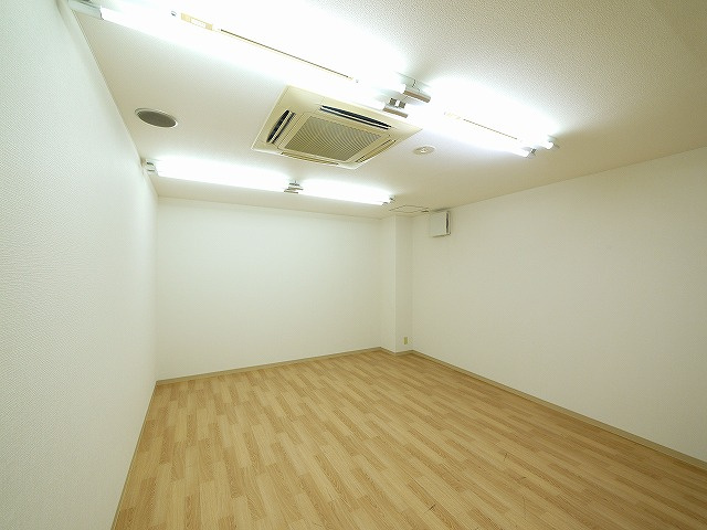 啓林堂ビル（大宮町）の内装