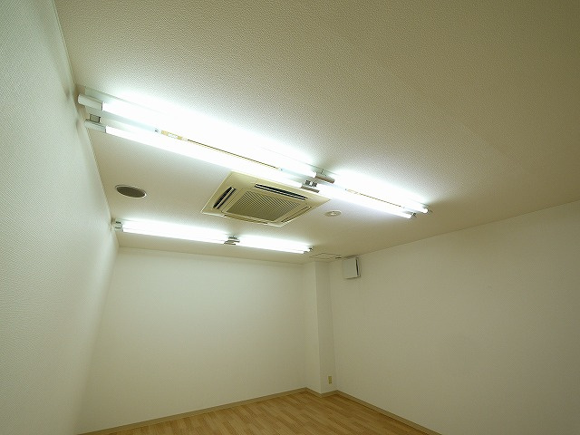 啓林堂ビル（大宮町）の内装