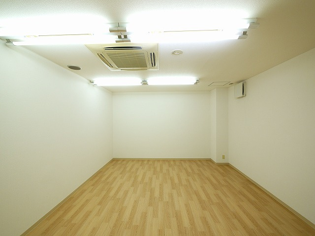 啓林堂ビル（大宮町）の内装