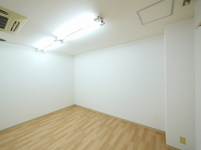 啓林堂ビル（大宮町）の内装