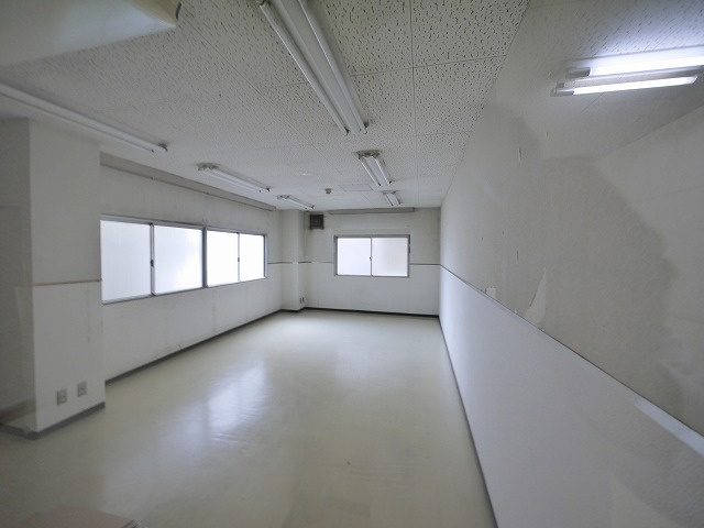 啓林堂ビル（大宮町）