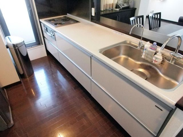 サンメゾン心斎橋セレブリティのキッチン