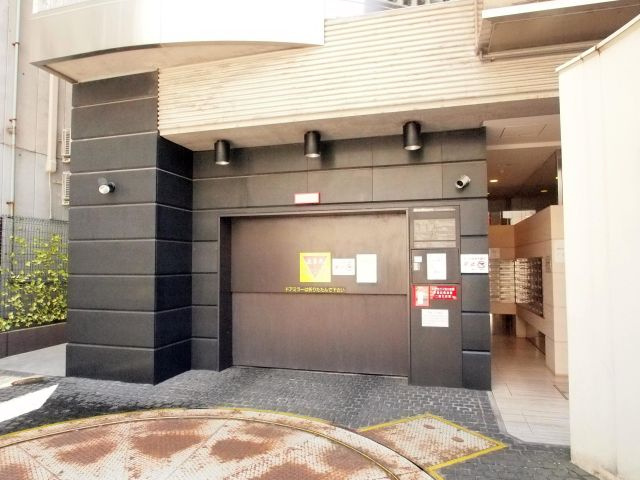 サンメゾン心斎橋セレブリティの駐車場