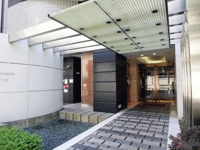 サンメゾン心斎橋セレブリティのエントランス