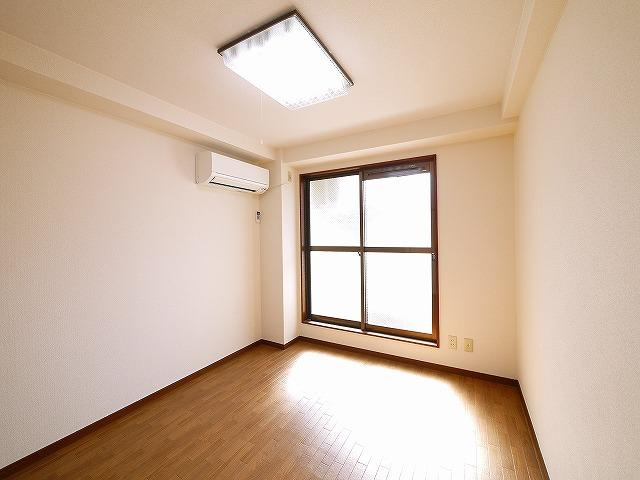 田村マンション（元町１丁目）の洋室|個人の部屋や寝室として使える洋室です