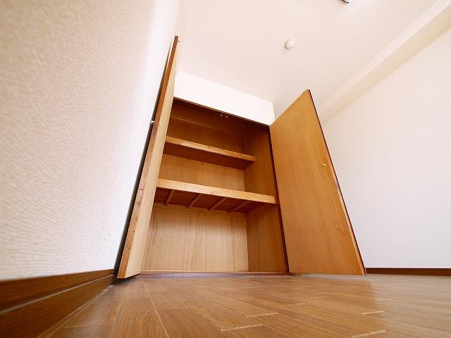 田村マンション（元町１丁目）の収納|便利な収納スペースです