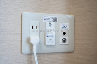 【設備】 | グラッツェ櫻乃邸 | スマホでもパソコンでもインターネット + Ｗｉ-Ｆｉを無料に！ 入居後即利用可能！ホームページ閲覧や音楽・ゲームのダウンロード、大容量の動画視聴も快適に楽しめます。