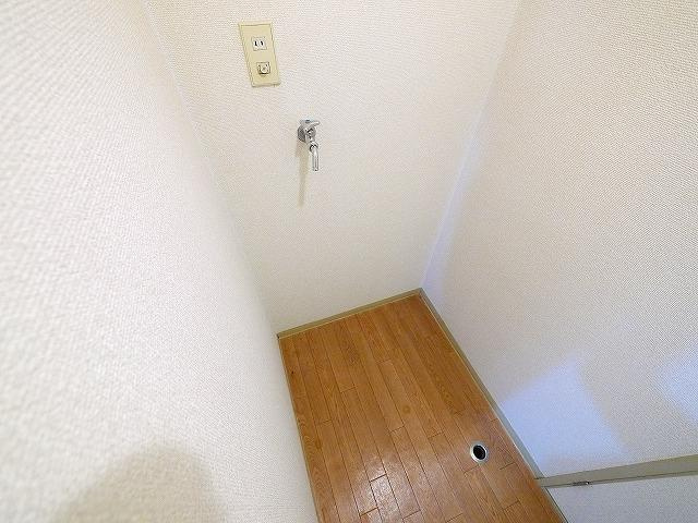 メープルハイツの設備|洗濯機置き場です