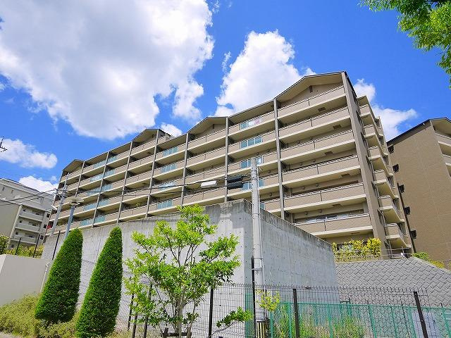 ローレルスクエア白庭台Ⅱ東館の外観