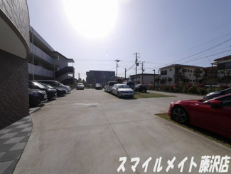 【駐車場】