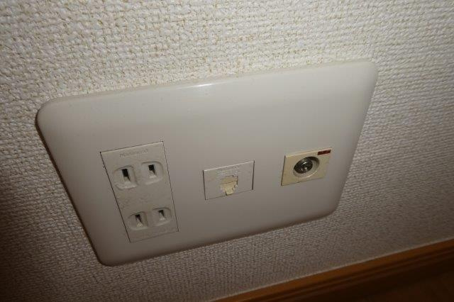 サンメゾンＭ・Ｂの設備|TVジャック・電話モジュラー