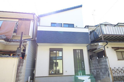 【外観】 | 伏見区向島二ノ丸町　築後未入戸建 | スーパー・コンビニ・ドラッグストア徒歩4分と買物便利地。『観月橋駅』歩12分・『向島駅』徒歩14分！通勤通学に便利な2WAYアクセス。