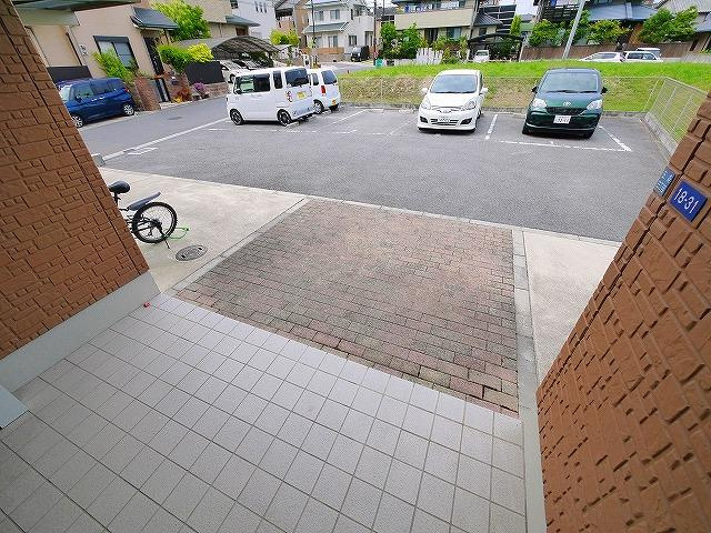 クレストヒルズのエントランス|建物の内部です