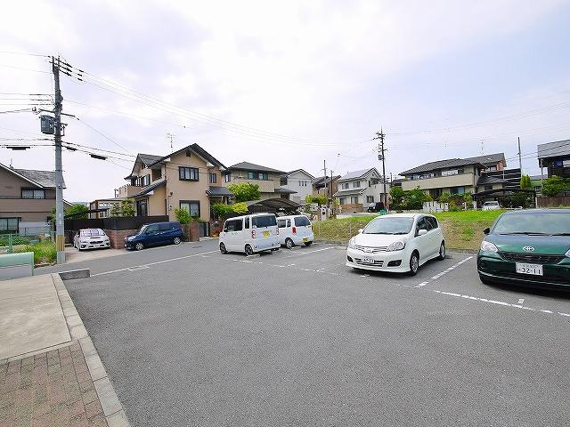 クレストヒルズの駐車場|駐車場があります