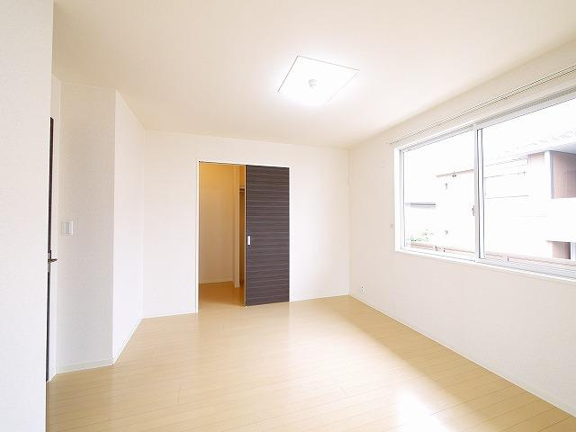 クレストヒルズの洋室|使い勝手のいい洋室です