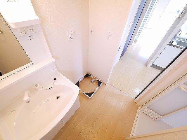 クレストヒルズの洗面所|広い洗面スペース