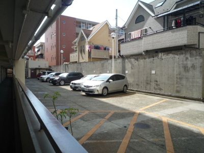 【駐車場】 | 川口サマリヤマンション | 駐車場は空き確認が必要です。