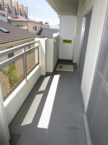 大阪市淀川区新北野２丁目の賃貸マンションのバルコニー