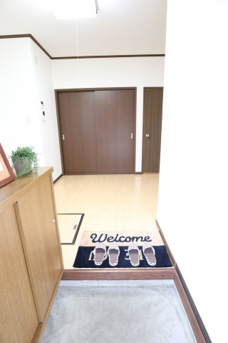 ハイツリバーランドの玄関