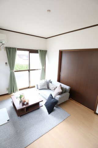 ハイツリバーランドの洋室