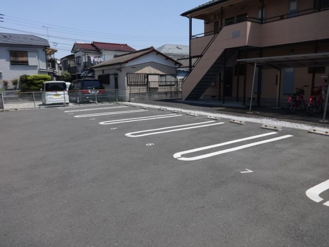 ハイツリバーランドの駐車場