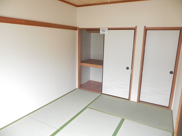 ハイツリバーランドの和室