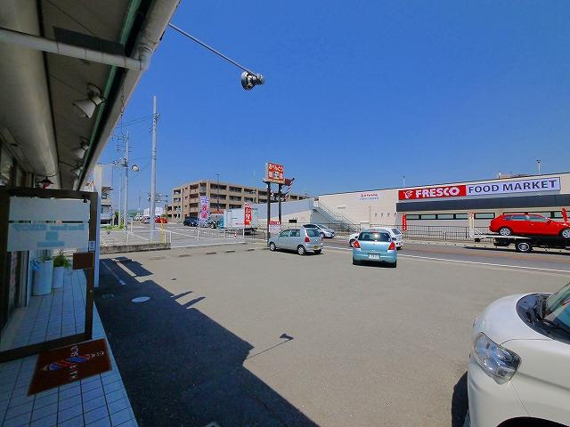 木津駅前店舗の駐車場