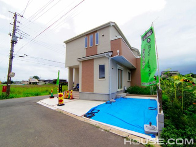 【外観】 | 伊奈町小室　広々敷地約42坪　新築分譲住宅　全1棟 | 新築ならではの「新しさ」がとても魅力です。購入価格は2,780万円>2２80万円です。ニーズが高く好評の物件となっています。