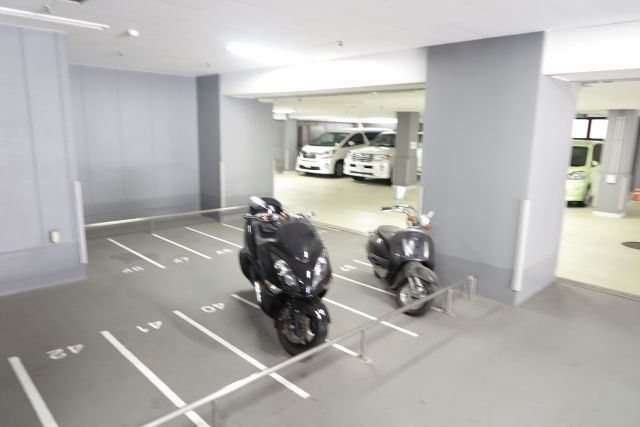 ルネッサなんばタワーの駐車場