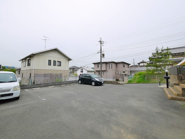 パルコートＢの駐車場