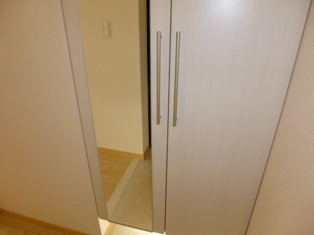 ライジング・サンの内装|シューズボックス