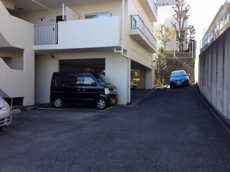 【駐車場】