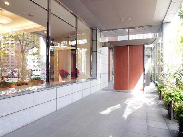 エルザグレース堀江タワーのエントランス