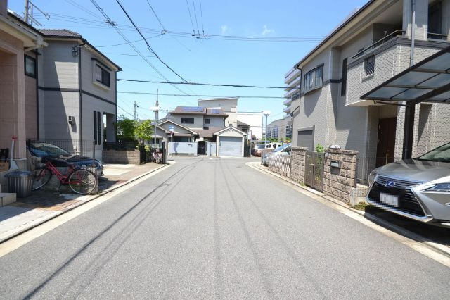 堺市堺区南安井町　一戸建の前面道路含む現地写真