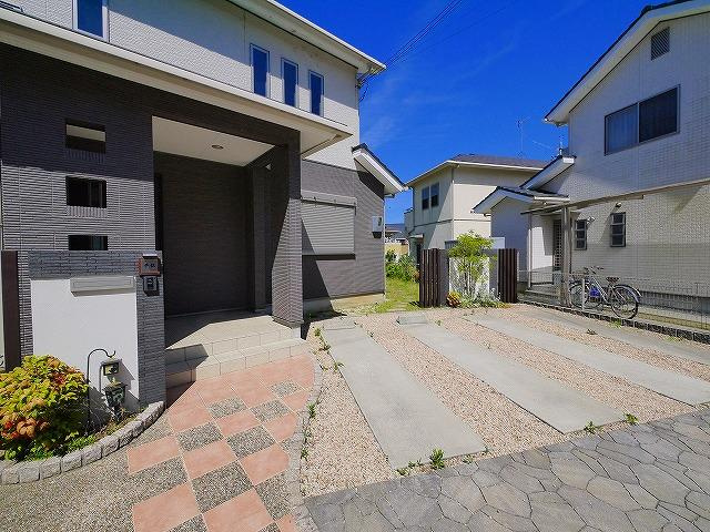秋篠三和町戸建のエントランス|エントランスです