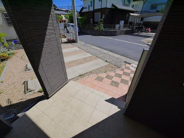 秋篠三和町戸建のエントランス|毎日通るエントランスはこのようになっています