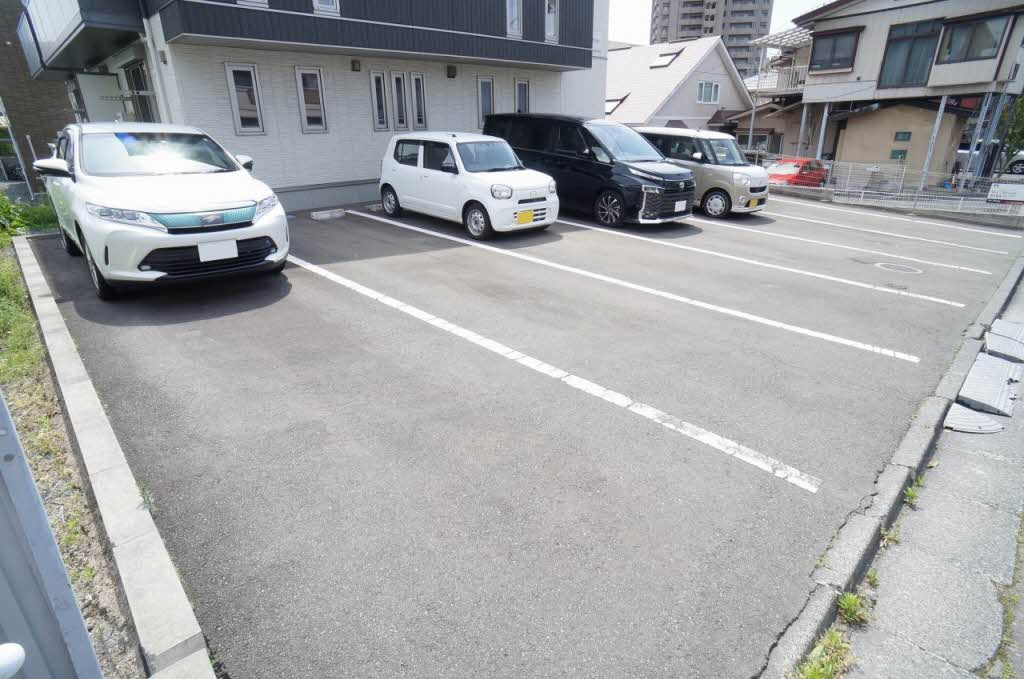 Kyanos（キュアノス）の駐車場