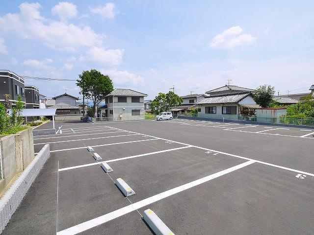 ルーラルの駐車場|駐車場があるので、車を買う予定の方も安心です