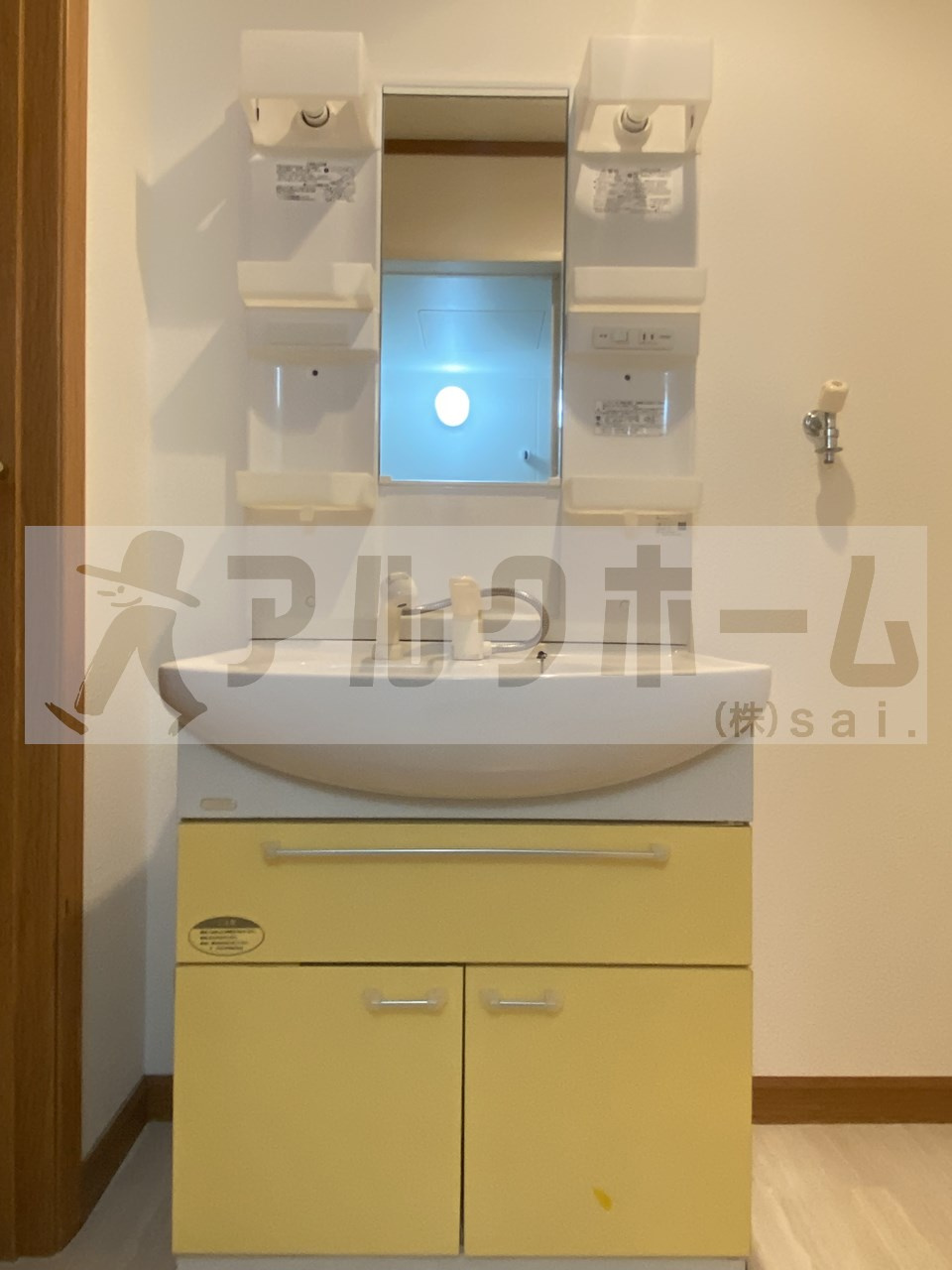 南小阪合ハイツの独立洗面台