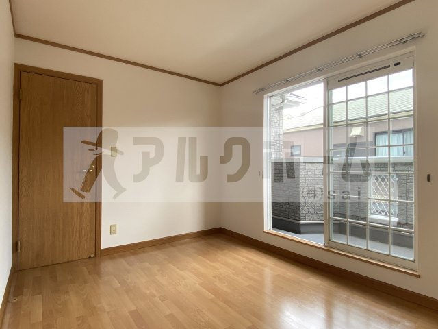 南小阪合ハイツの洋室