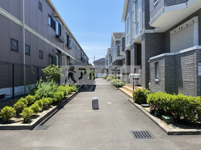 南小阪合ハイツの駐車場