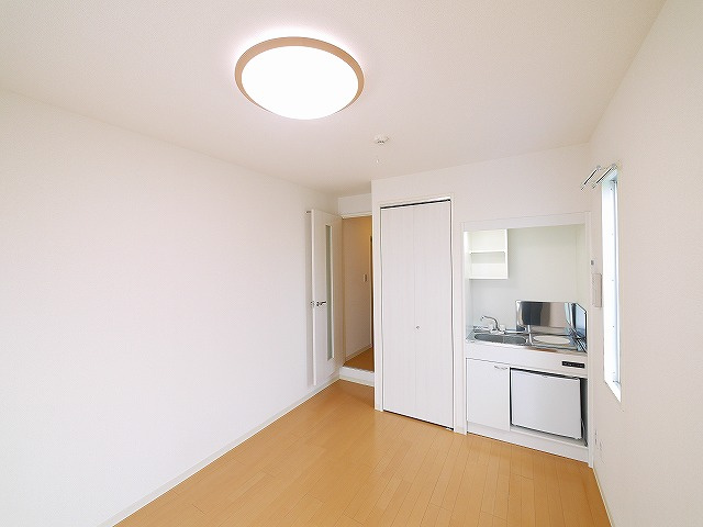 コーポ三和新大宮2号館の洋室