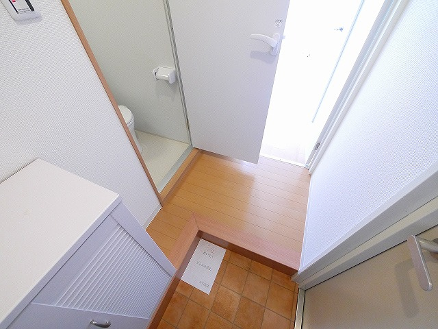 コーポ三和新大宮2号館の玄関