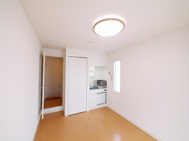 コーポ三和新大宮2号館の洋室