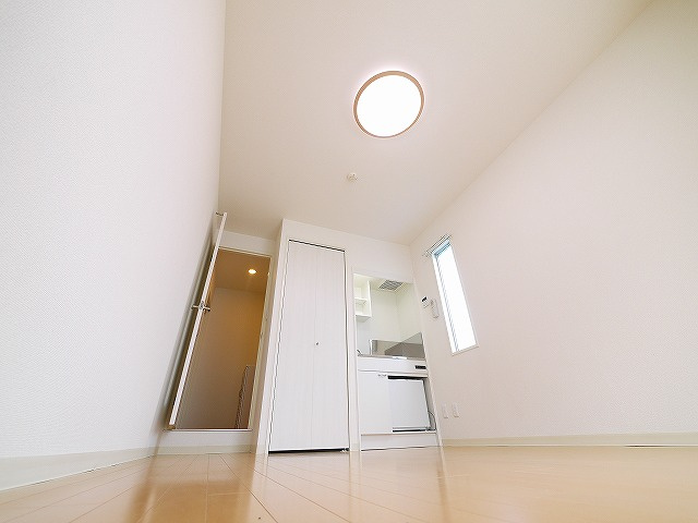 コーポ三和新大宮2号館の洋室