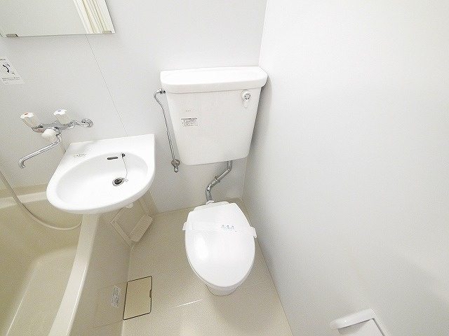 コーポ三和新大宮Ⅱ号館のトイレ|シンプルで使いやすいトイレです