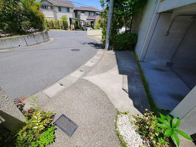 三碓戸建（三碓５丁目）のエントランス
