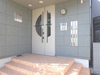 【エントランス】 | オートロックのエントランスで安心です