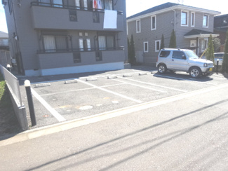 【駐車場】 | 駐車しやすい余裕のある駐車スペース