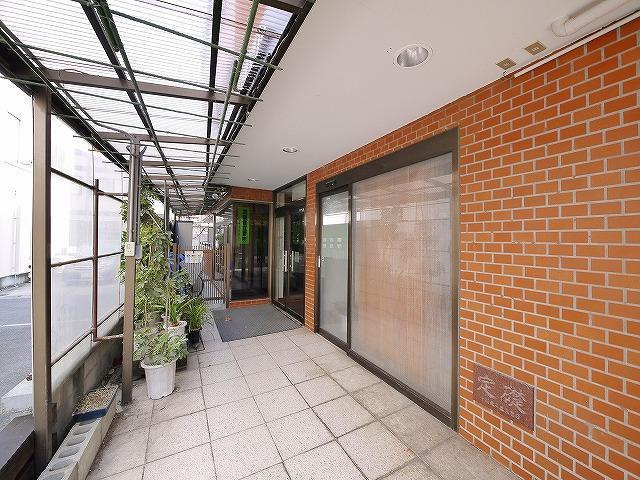 センチュリーのエントランス|落ち着いたエントランスです